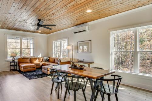 Unplugged Getaway on Lake Secession! Home w/Dock