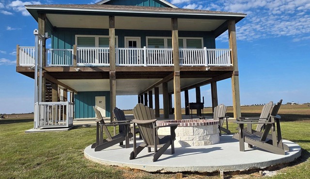 Unwind on the Bay- Fishing, Pool, Tennis, Basketball courts & Kids' Playground