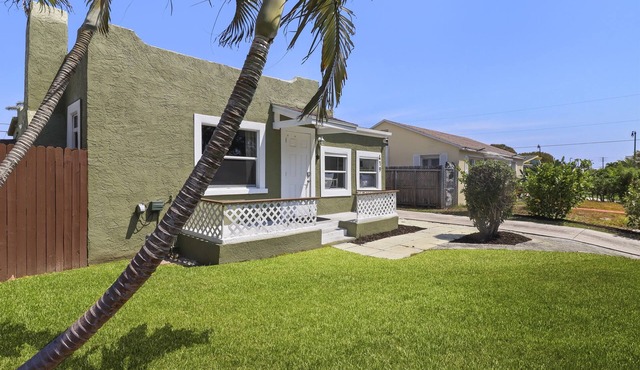 Upgraded Four Bedroom - Palm Wave Stays