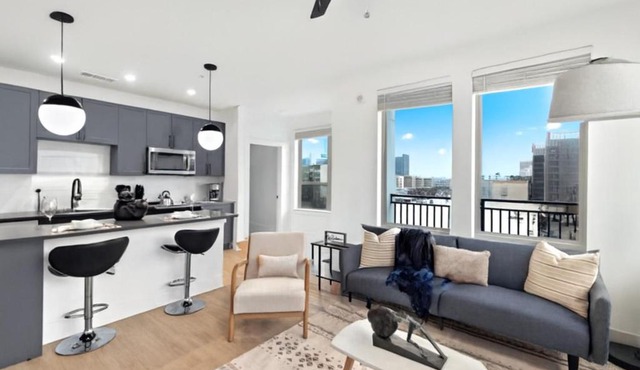 Upscale 2BR Near Regions Field n Park
