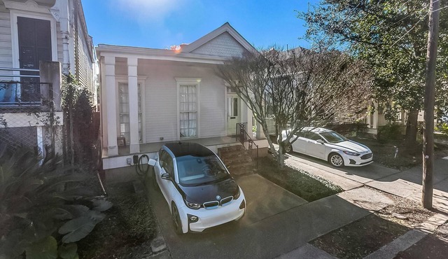 Uptown Gem -Steps to Audubon Park with Pool and Hot Tub