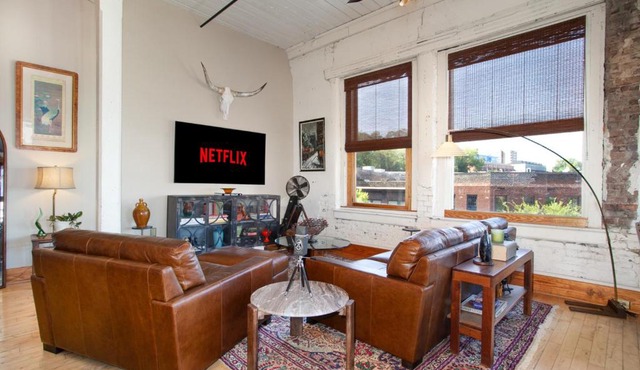 Urban Haven Loft Near Market Square