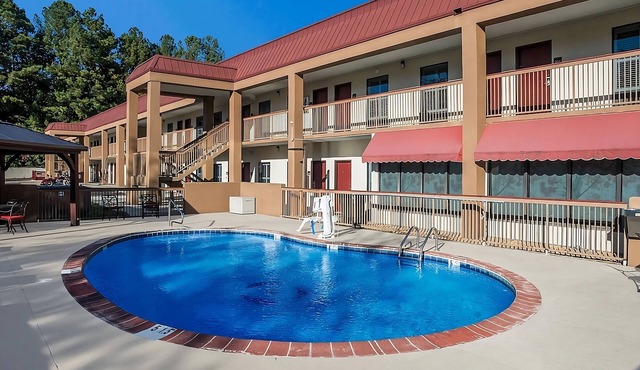 Value Stay | 2 Family-friendly Units w/FREE Parking and Breakfast