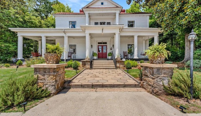 Veranda Historic Inn
