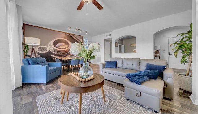 Vibrant 2BR2BA w King Bed Pool, Gym #11