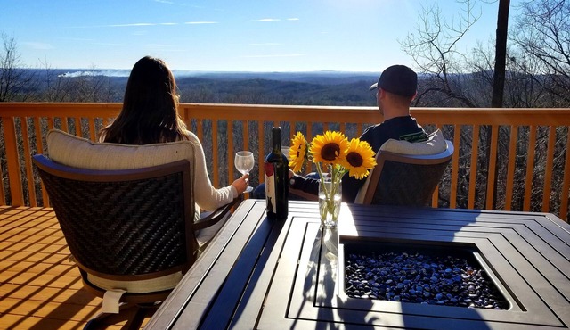 Views galore, SPA, game room, FIREPIT, 2 LVNG ROOMS, 2 DECKS