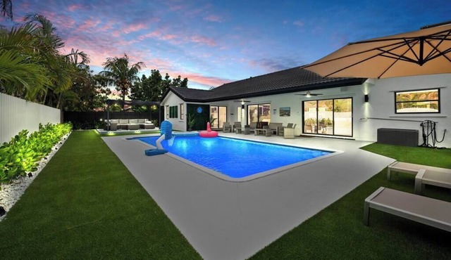 Villa Paradise ~ Miami Lux Gem ~ Heated Pool ~ Game Room
