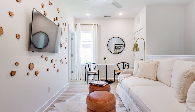 Village View- walkable to NC State & Cameron Village -Pet Friendly