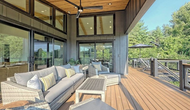 Vineyard House “Casa Tra Le Vigne” by Chatuge Home Concierge | Lake Access · Firepit · Ping Pong