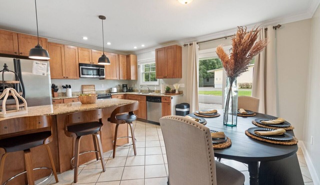Walk to Downtown OS | 3BR Townhouse