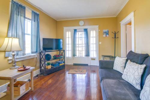 Walk to Parks & Dining! Memphis Home w/Yard