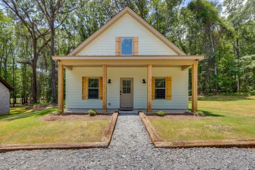 Walk to Sports Complex: Home in Millbrook!