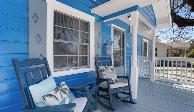 Walk2Beach-Playground-Short drive 2JonesPark-Aquarium-Coliseum-Family Fun.