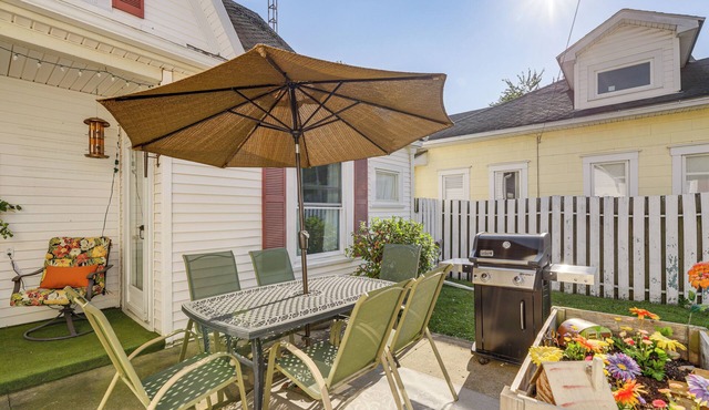 Walkable Group Getaway w/Bikes in West Liberty!