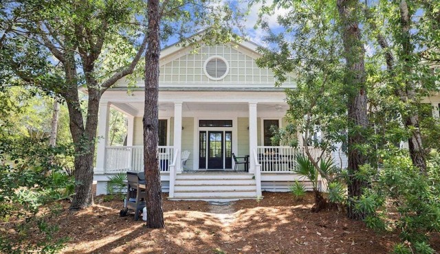 WaterColor! Steps to Seaside, WC Tennis! LSV/Golf Cart & 2 Bikes Included! Secluded but Central!