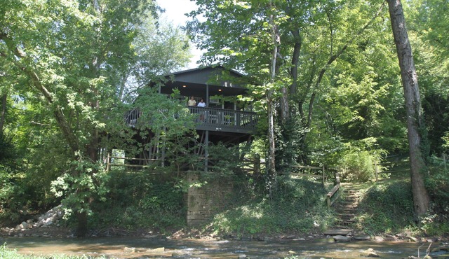Waterfront 2 Bd cabin on Blue River , PRIVATE RIVER ACCESS, kayaking, fishing