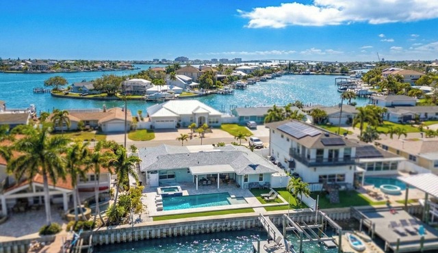 Waterfront 3BR w/Heated Pool, Hot Tub, Dock & Game Room
