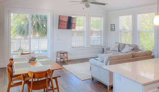 Waterfront apartment with lovely views in walkable location