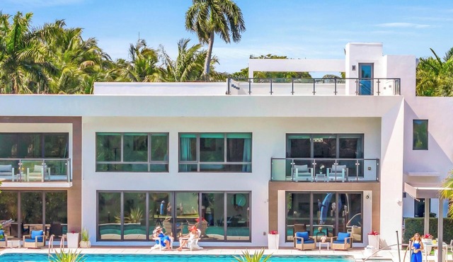Waterfront Masterpiece Villa/Grand Heated Pool/Seabreeze Key