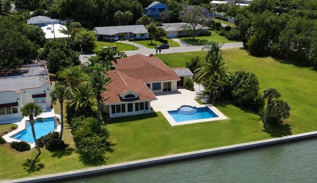 Waterfront Pool Home - Amazing Sunsets Included