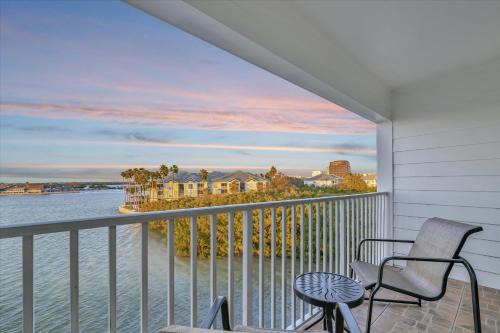 Waterfront Resort Condo & Balcony Heated Pool