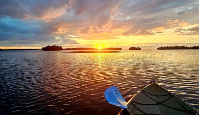 Waterfront Studio w/Bay Access, Kayaks. Bring Your Boat – Adventure Awaits!