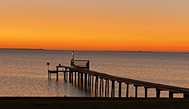 WATERFRONT! Super Spacious - Lighted Private Pier - Family Memories Made Here!