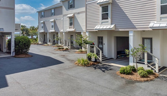 Waterfront Townhome 10 minutes to St. Simons