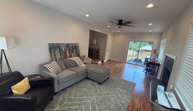 Webster Groves Selma Retreat 3BR, Fenced Yard, Family & Pet Friendly