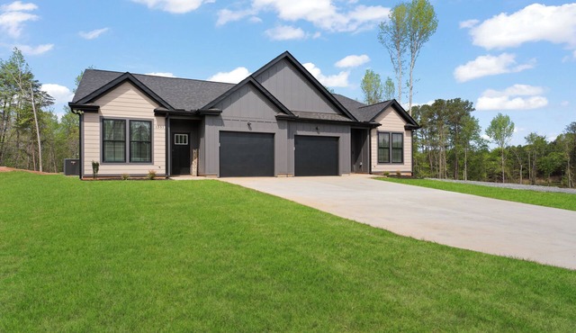 Welcome to Sunset Haven at Lake Bowen. This is a new 3bed 2bth Pet Friendly home