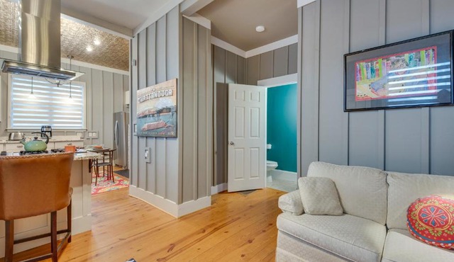 Welcoming Norcross Cottage w/Deck + Shared Grill!