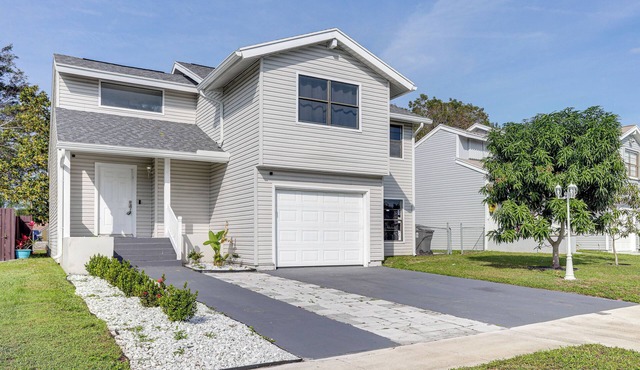 West Palm Beach Lake House: Near Beaches!
