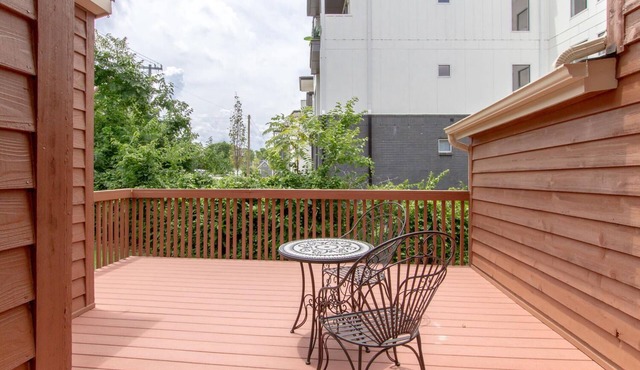 WestEnd Ave♥Spacious Deck♥Fast WiFi♥WorkSpace♥4 Beds 2.5 Baths♥Free Parking♥Pets