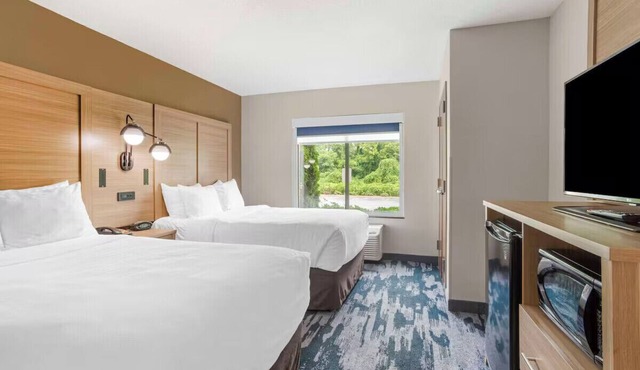 WestGate Mall 2 Queen Suite Breakfast, gym, pool