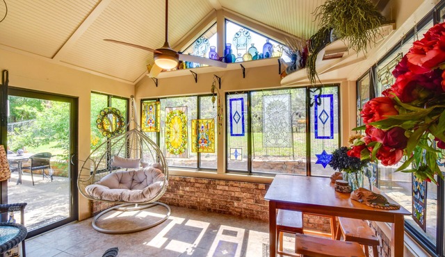 Whimsical Athens Home - 3 Mi to Sanford Stadium