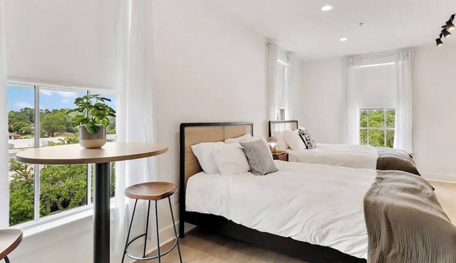 Willie Morris Loft At Belhaven Town Center Room 300