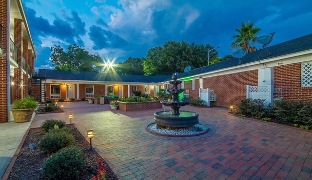 Winton Inn & Suites