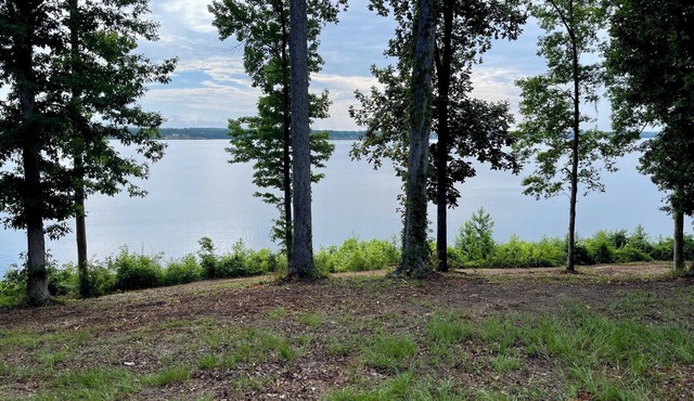 Wonderful 1-bedroom recreational vehicle with AC in Eufaula w/300' lakefront