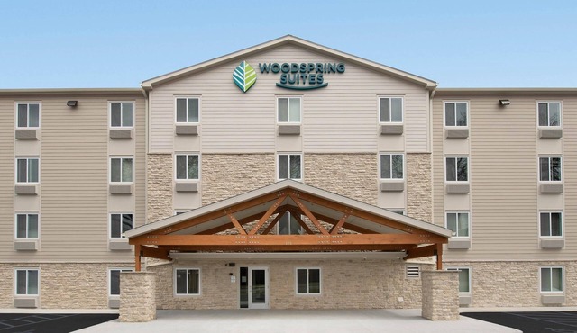 WoodSpring Suites Cleveland North