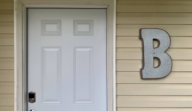 Wow! 3BR Stylish Retreat Steps from UWG, Tanner & Southwire/Close to Atlanta