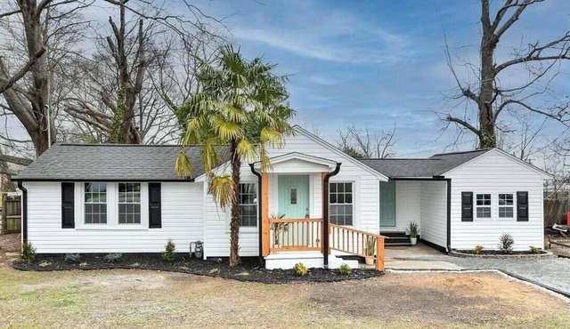 Wowza Wilburn - 2 bedroom cutie near downtown GVL!