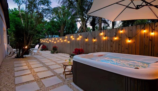 WPB Elegant 5BR | Hot Tub | Fire Pit | Near Beach