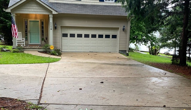 Year Round Waterfront Lakehouse - Whitt's End