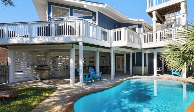 Your beach getaway with Pool, Game room, Close to beach + Free Tickets!