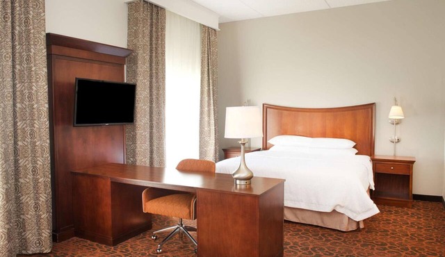 Your Home Base for Exploring Washington with Free Breakfast and Parking