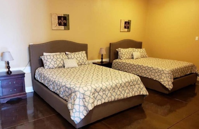Lovely Studio Apartment in Algiers Point Sleeps 4