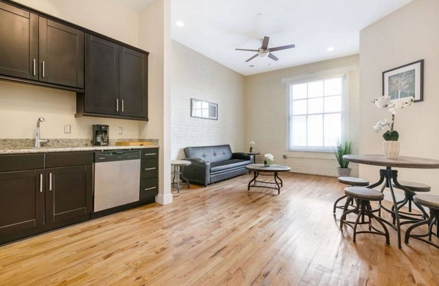 Modern condo steps from French Quarter/Bourbon