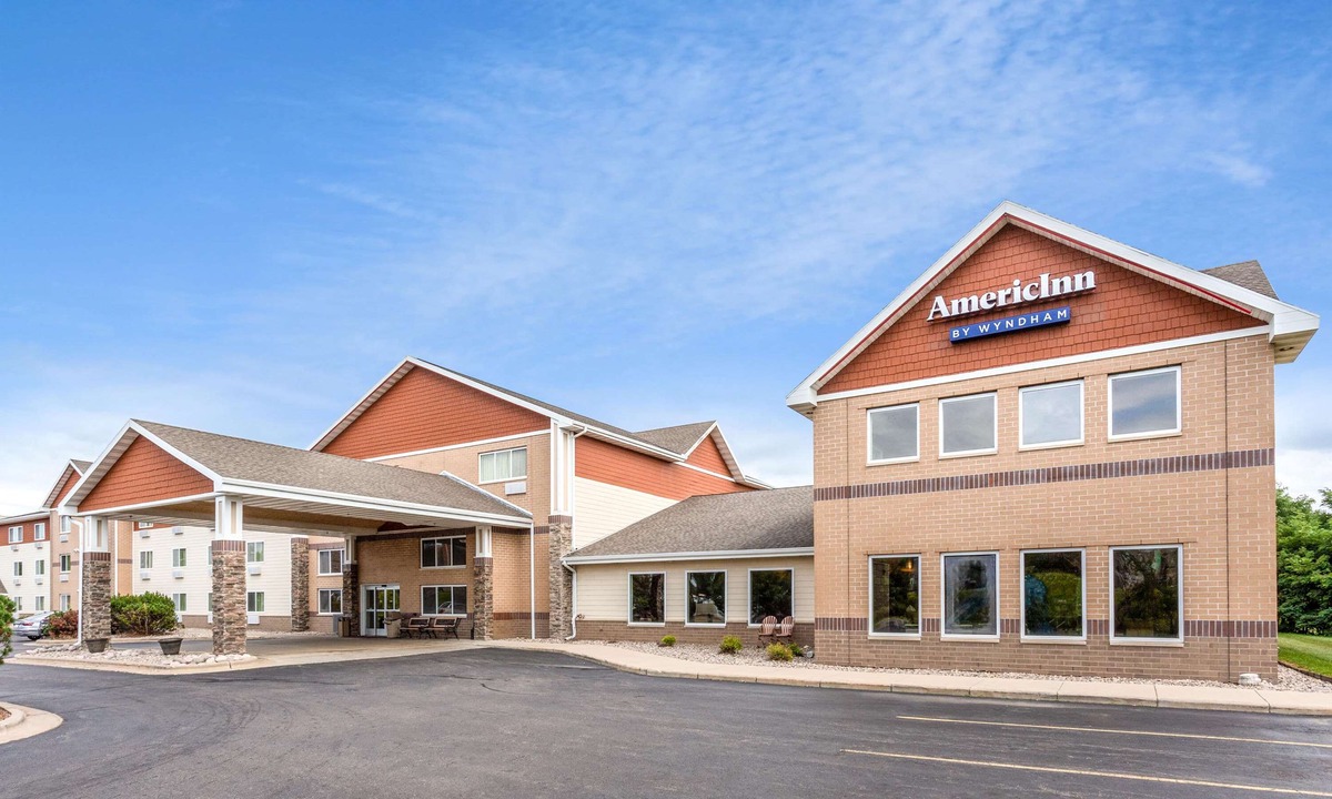Weston Hotel | AmericInn by Wyndham Wausau