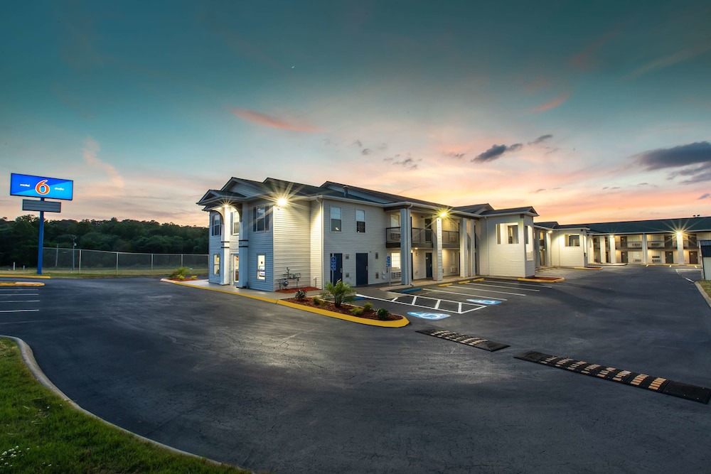 Conestee Hotel | Motel 6 Greenville, SC I-85 Near Downtown