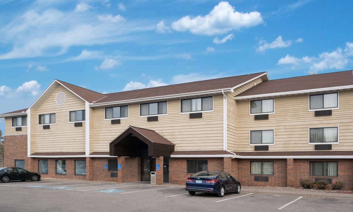Richfield Hotel | Baymont by Wyndham Bloomington MSP Airport
